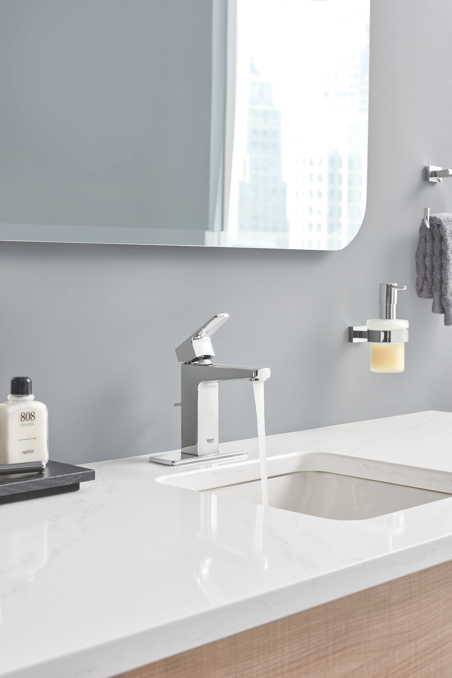 Дозатор рідкого мила Grohe Essentials Cube New (40756001)