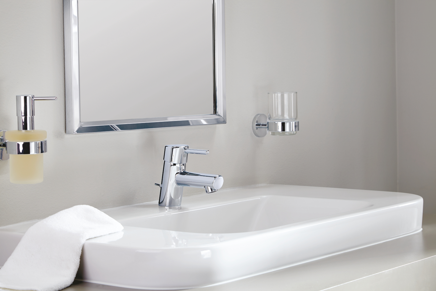 Дозатор рідкого мила Grohe Essentials New (40448001)