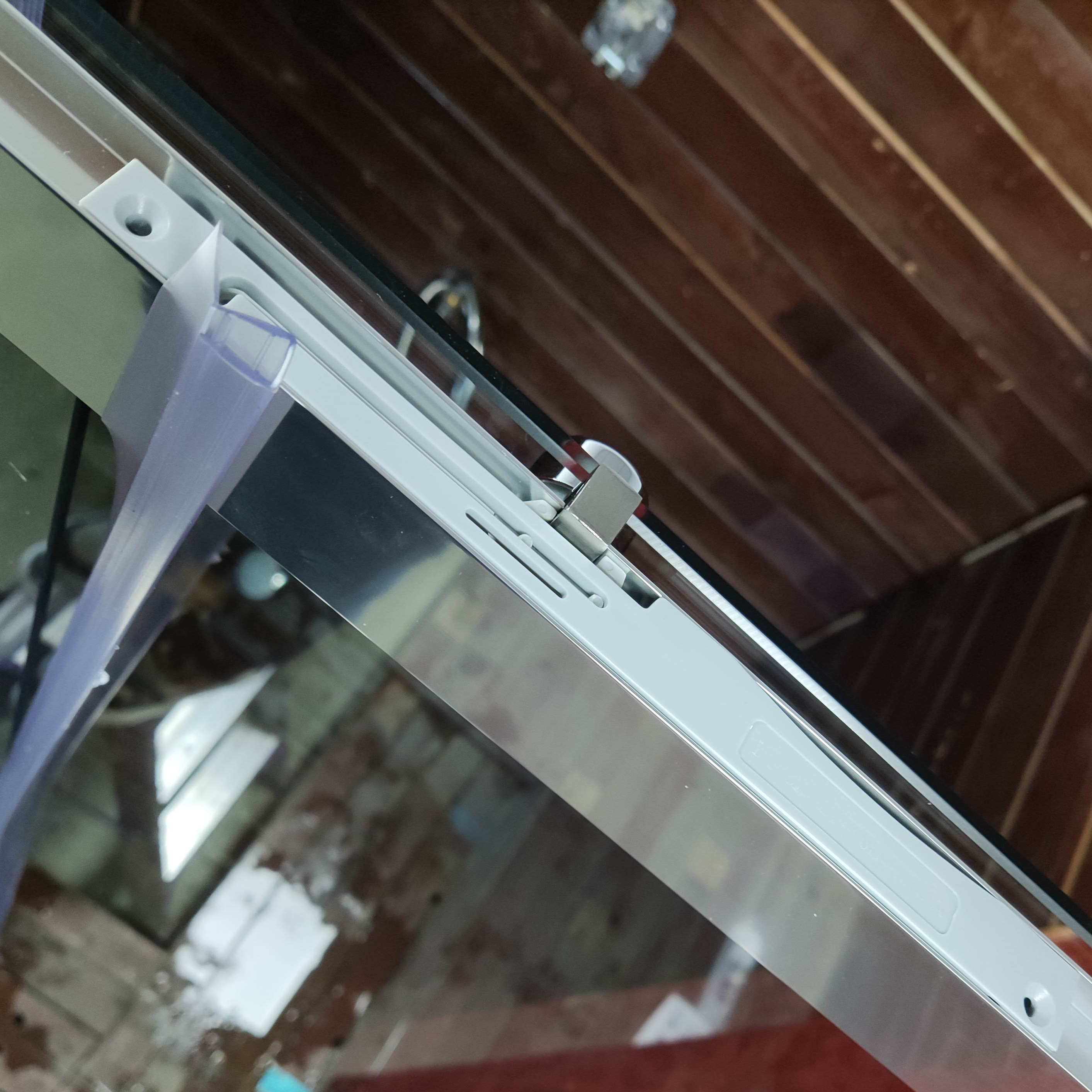 Двері у нішу розсувні KOER SR SD05-120x200-TR-01 прозоре скло EASY CLEAN 6мм хром (KR5405)