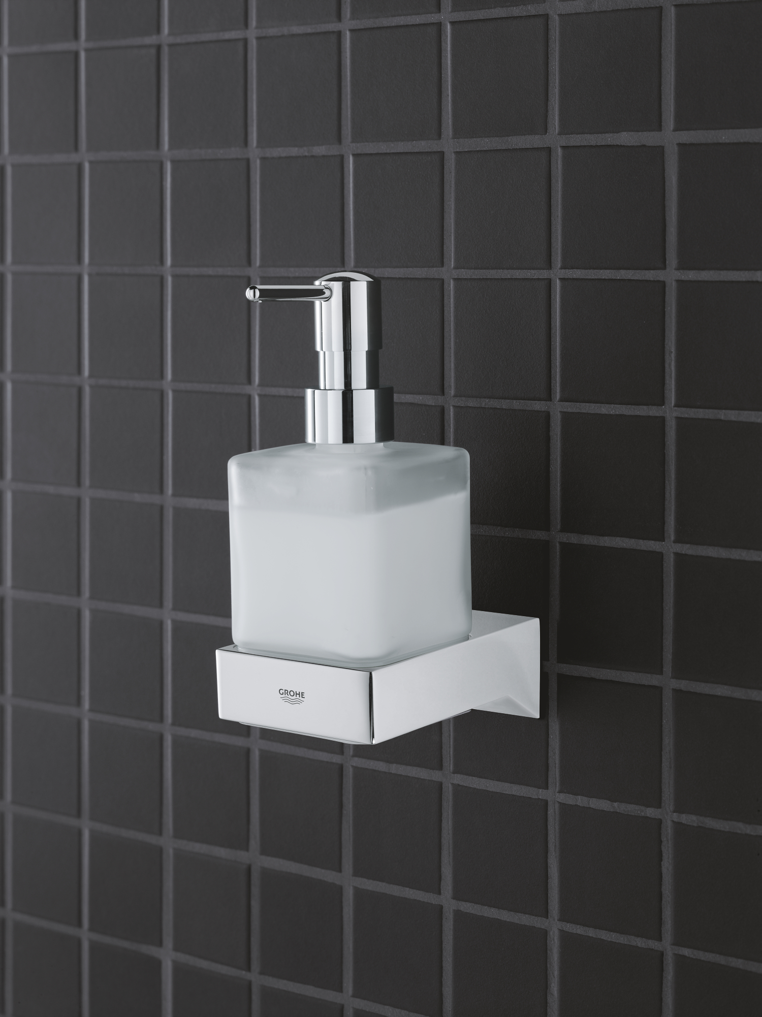 Дозатор рідкого мила Grohe Selection Cube (40805000)